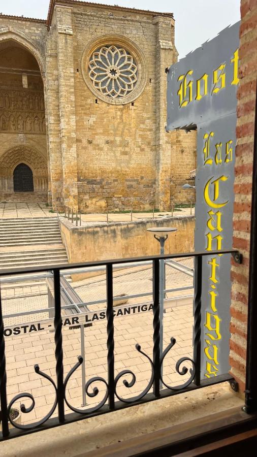 Las Cantigas Villalcazar de Sirga Bagian luar foto