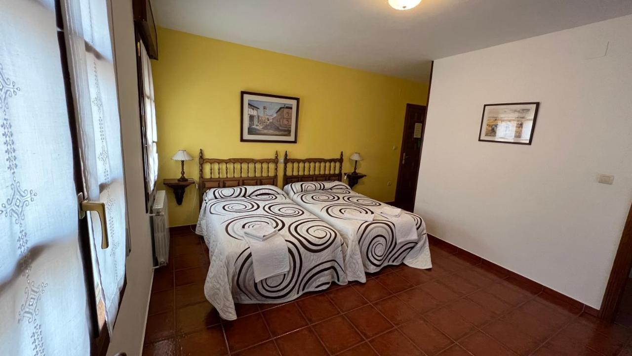 Las Cantigas Villalcazar de Sirga Bagian luar foto