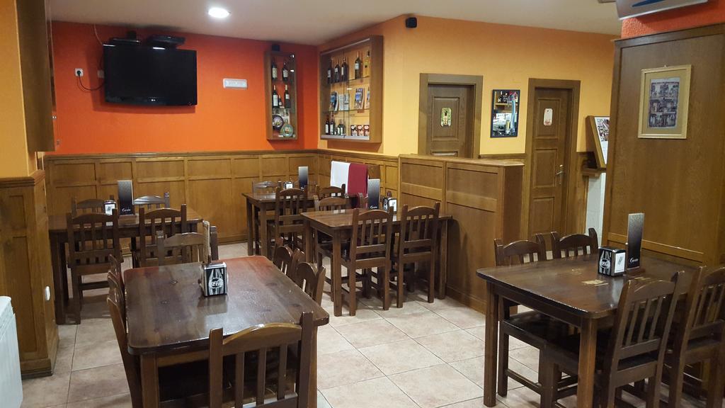 Las Cantigas Villalcazar de Sirga Bagian luar foto