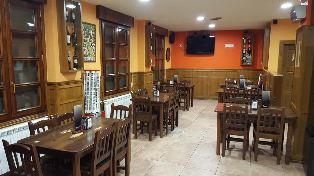 Las Cantigas Villalcazar de Sirga Bagian luar foto