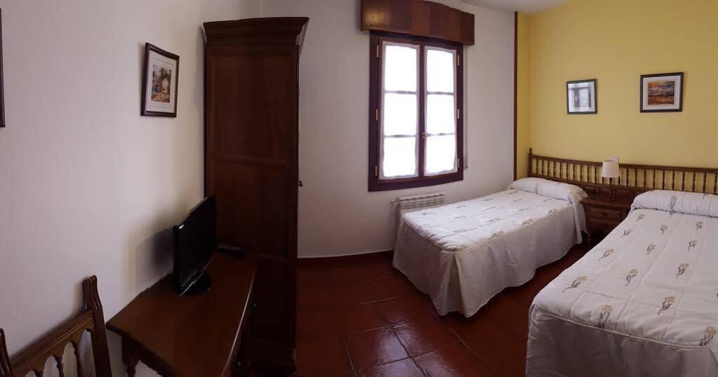 Las Cantigas Villalcazar de Sirga Bagian luar foto